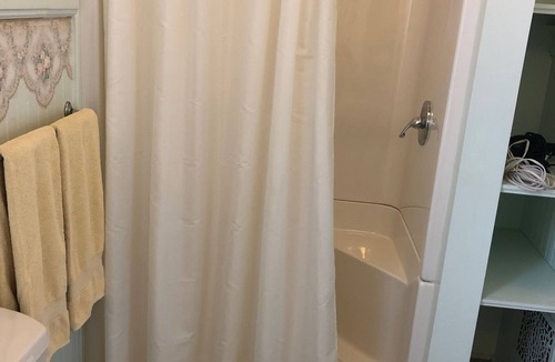 Anaconda Bed & Breakfast | Hickory House Inn