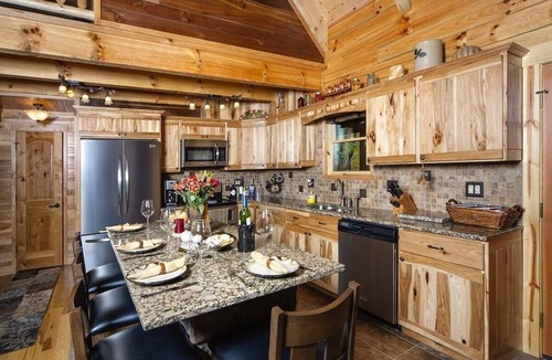 South Bloomingville Cabin | Hickory Ridge-Cabin less than 10 miles away from main state parks.