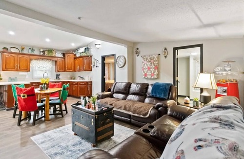 Nancy House | Hicks Hideaway