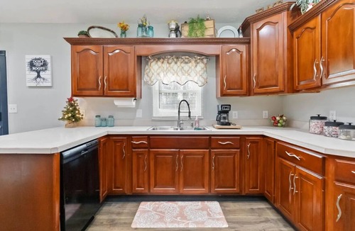 Nancy House | Hicks Hideaway