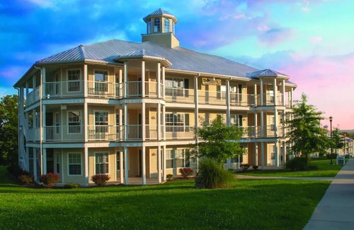 Branson Condo | HICV Holiday Hills Resort studio unit Friday check-in