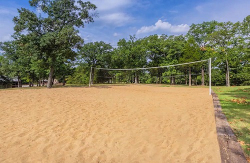 Branson Condo | HICV Holiday Hills Resort 1br suite Saturday check-in