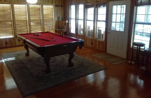 Hoyt House | Hidden 10 acre estate just off the lake