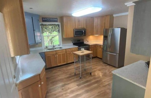 Mount Storm House | Hidden Bliss-Large 4 bedroom home at Mt Storm Lake