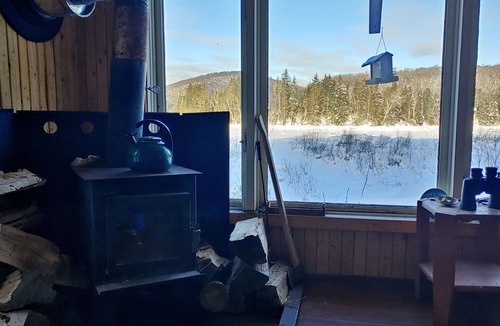 Mauricie Cabin | Hidden Gem, The Charming Riverside Off Grid Cabin