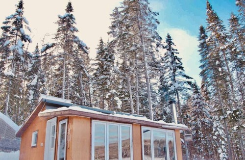 Mauricie Cabin | Hidden Gem, The Charming Riverside Off Grid Cabin
