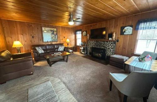 East Tawas House | Hidden Cabin Getaway