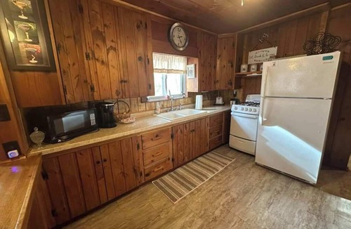 East Tawas House | Hidden Cabin Getaway