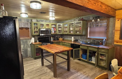 Bowring Cabin | Hidden Cabin in the Woods