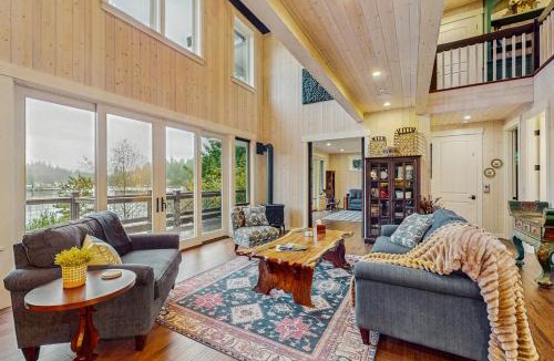 Rollingbay House | Hidden Cove Hideaway