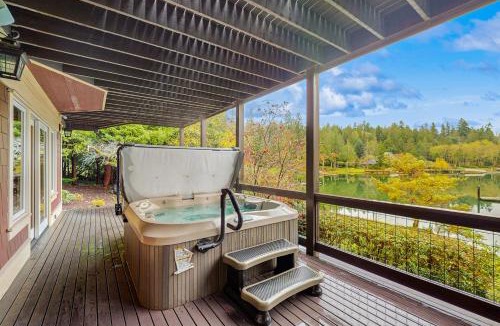 Rollingbay House | Hidden Cove Hideaway
