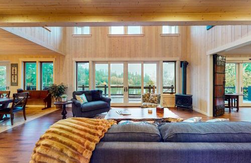 Rollingbay House | Hidden Cove Hideaway