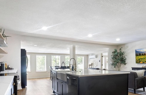 Gravois Mills House | Hidden Cove Oasis - 4br - Deck - BBQ - Pool Table!