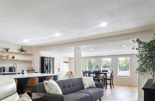 Gravois Mills House | Hidden Cove Oasis - 4br - Deck - BBQ - Pool Table!