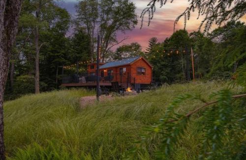 Shippenville House | Hidden Creek Hideaway, Hot Tub
