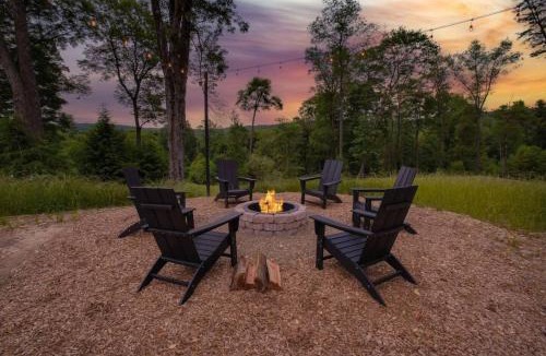 Shippenville House | Hidden Creek Hideaway, Hot Tub