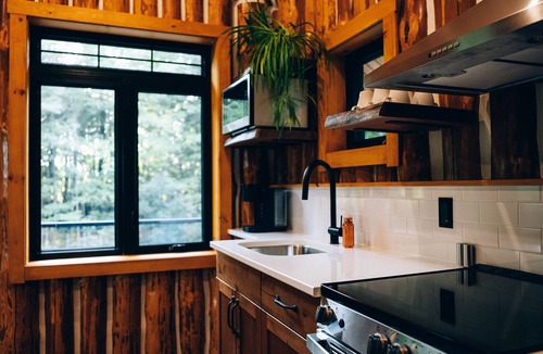 Rodney Cabin | Hidden Creekside Cabin