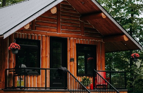 Rodney Cabin | Hidden Creekside Cabin