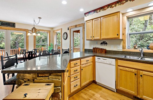 Skyland Cabin | Hidden Falls Cabin -Waterfall, Hot Tub, Private!