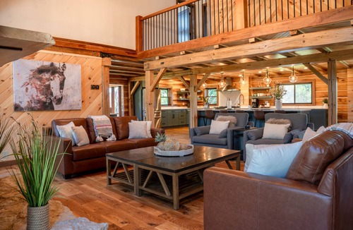 Logan Ski Chalet | Hidden Falls Lodge in Hocking Hills