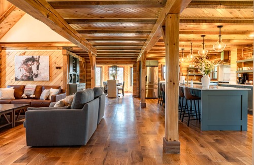Logan Ski Chalet | Hidden Falls Lodge in Hocking Hills