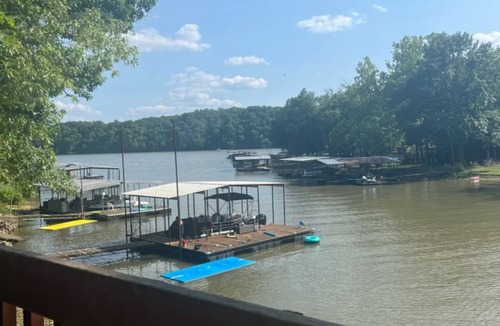 Lake of the Ozarks House | Hidden, family-sized lakefront gem in a quiet cove.