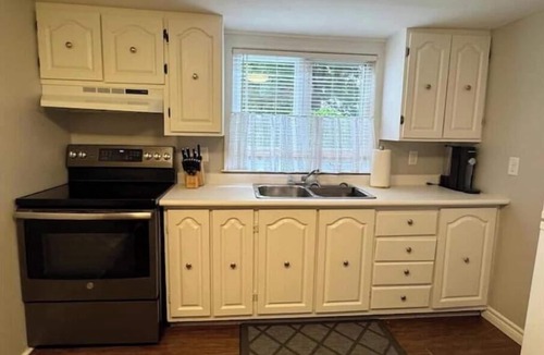 Quidi Vidi Apartment | Hidden Garden Gem; Pet Friendly