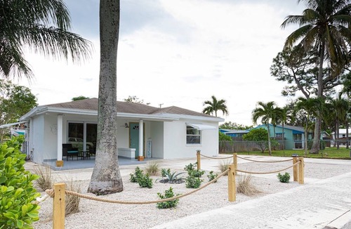 Lake Worth Cottage | Hidden Gem #2 @ Lake Worth
