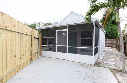 Lake Worth Cottage | Hidden Gem #2 @ Lake Worth