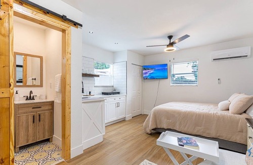 Lake Worth Cottage | Hidden Gem #2 @ Lake Worth