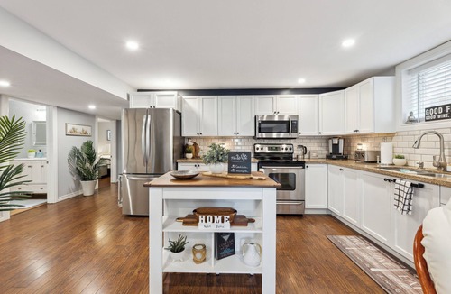 Bowmanville House | Hidden Gem 2BR with AC🌺