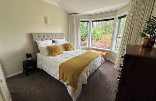 Silverstream Bed & Breakfast | Hidden Gem - Bed & Breakfast