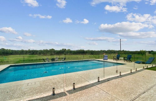 New Ulm House | Hidden Gem: Countryside Retreat w/Pool