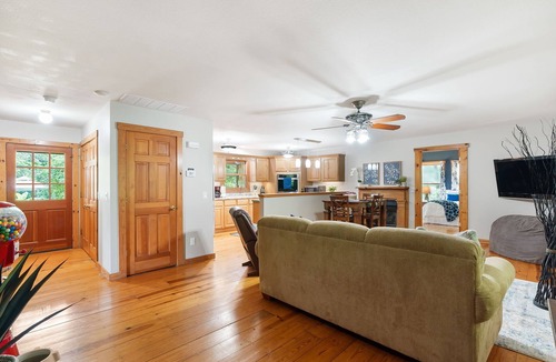 Turners House | Hidden Gem & Cozy Cabin Retreat: TWO HOMES, SAME PROPERTY