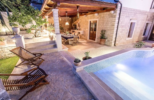 Sumartin Villa | Hidden Gem, Dalmatia, heated pool, near the beach