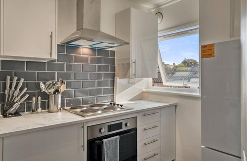 Shaftesbury Apartment | Hidden Gem in Battersea w/Free Parking