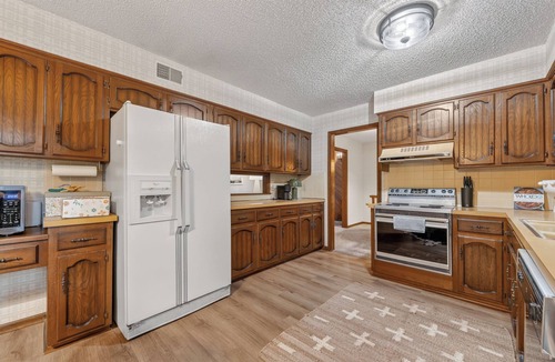 Blue Springs House | Hidden Gem in Blue Springs 4 Bed 3 Bath