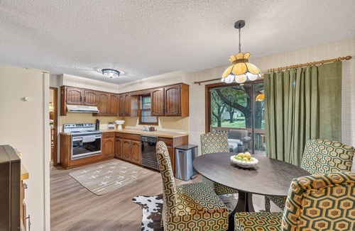 Blue Springs House | Hidden Gem in Blue Springs 4 Bed 3 Bath