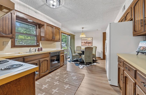 Blue Springs House | Hidden Gem in Blue Springs 4 Bed 3 Bath