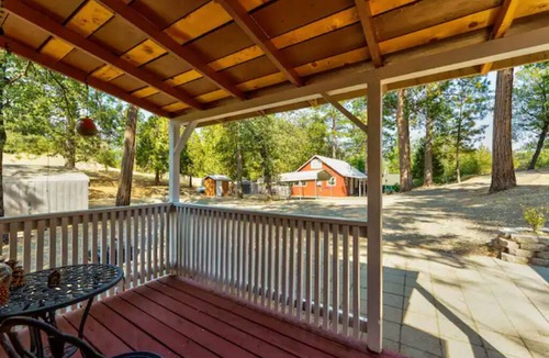 Oakhurst Cottage | Hidden gem in green heaven, getaway to Bass Lake & Yosemite