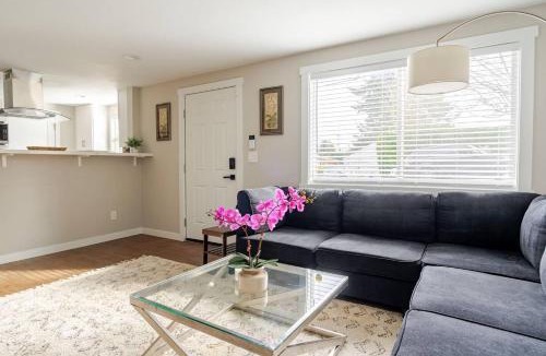 Bryn Mawr-Skyway House | Hidden Gem in Seattle