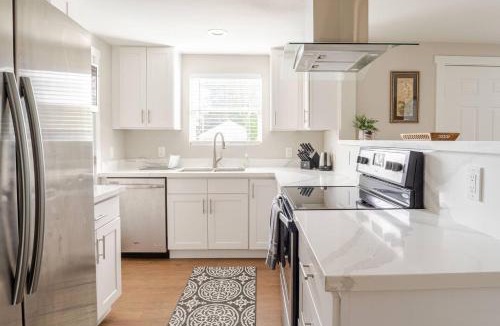 Bryn Mawr-Skyway House | Hidden Gem in Seattle