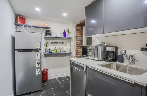 Bickford Park House | Hidden Gem In Sought-After Little Italy