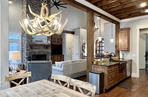 Spring City House | Hidden Gem Lakeside Retreat | Dock & Hot Tub