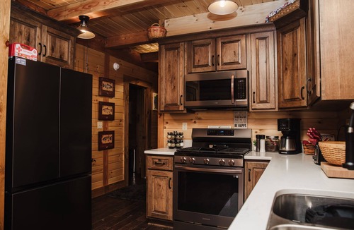 Nelsonville Cabin | Hidden Gem- Log Cabin on 56 acres