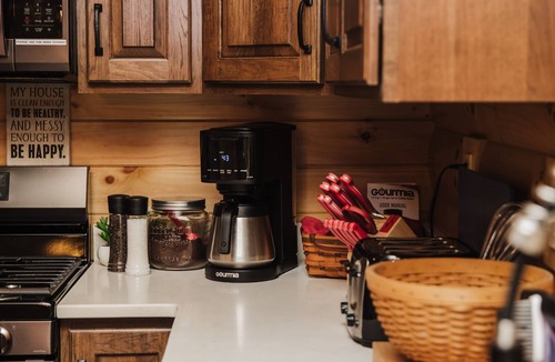 Nelsonville Cabin | Hidden Gem- Log Cabin on 56 acres