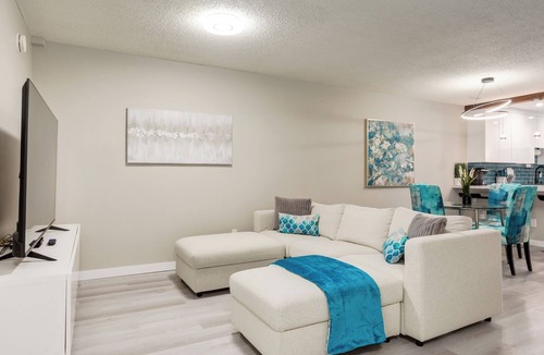 Montgomery House | Hidden gem! Modern-chic guest suite in Central NW