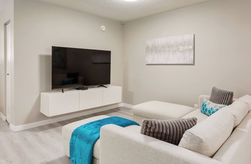 Montgomery House | Hidden gem! Modern-chic guest suite in Central NW