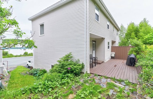 Waterford Valley House | Hidden Gem near Downtown and Walking Trails
