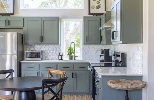 Warrenton House | Hidden Gem Near Round Top | 2BR Cottage